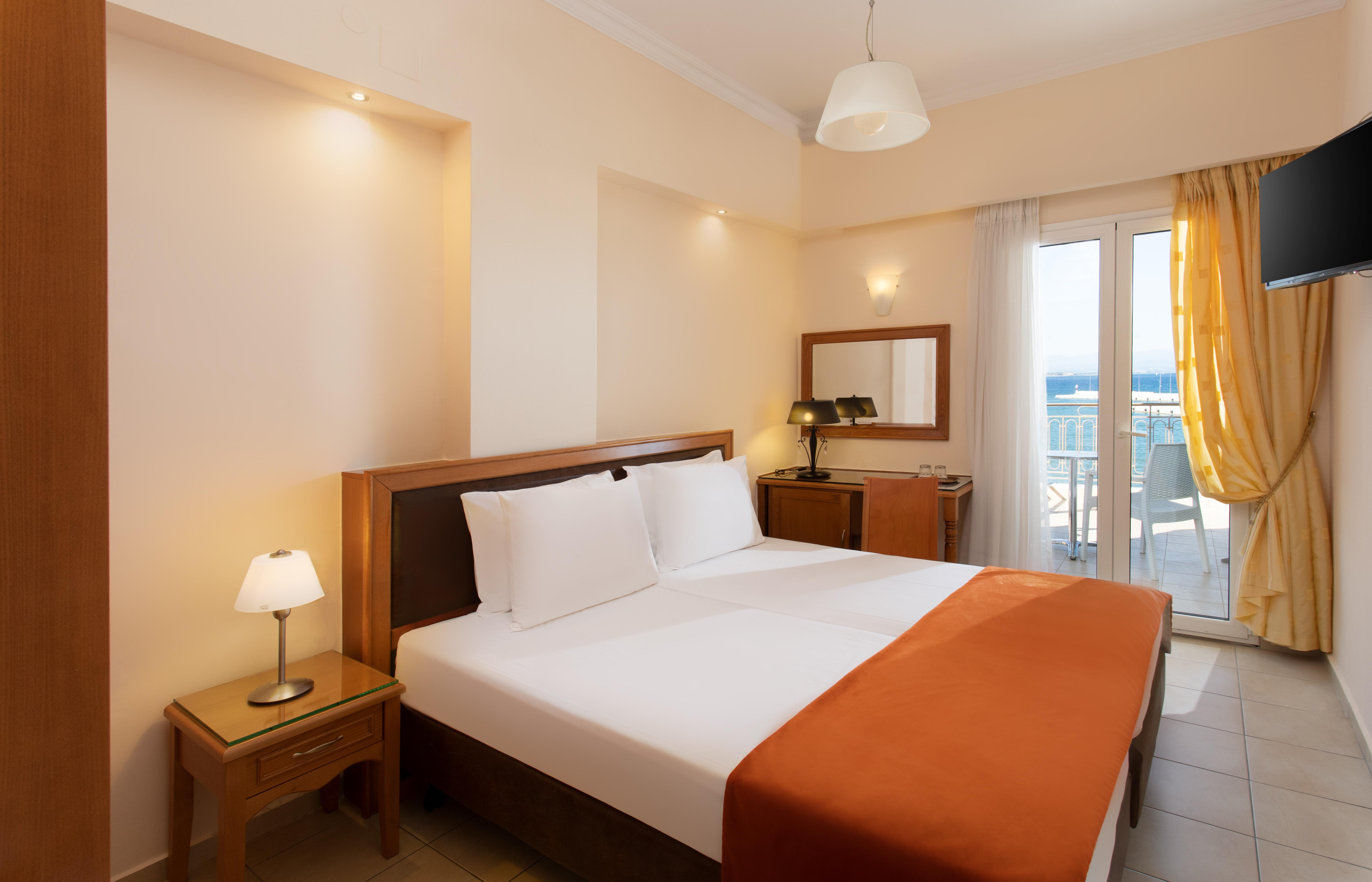 Pantheon City Hotel Gythio Zewnętrze zdjęcie