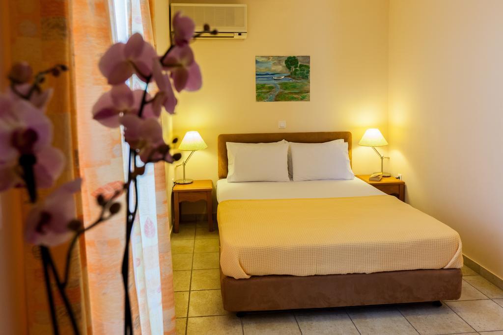 Pantheon City Hotel Gythio Zewnętrze zdjęcie